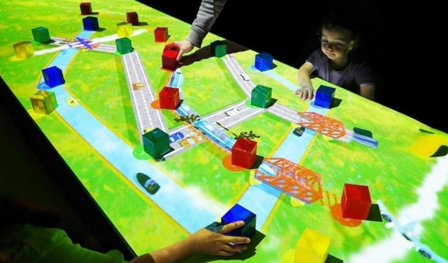 桌面互動投影應(yīng)用優(yōu)勢有哪些?-蘇州好奇數(shù)字科技有限公司