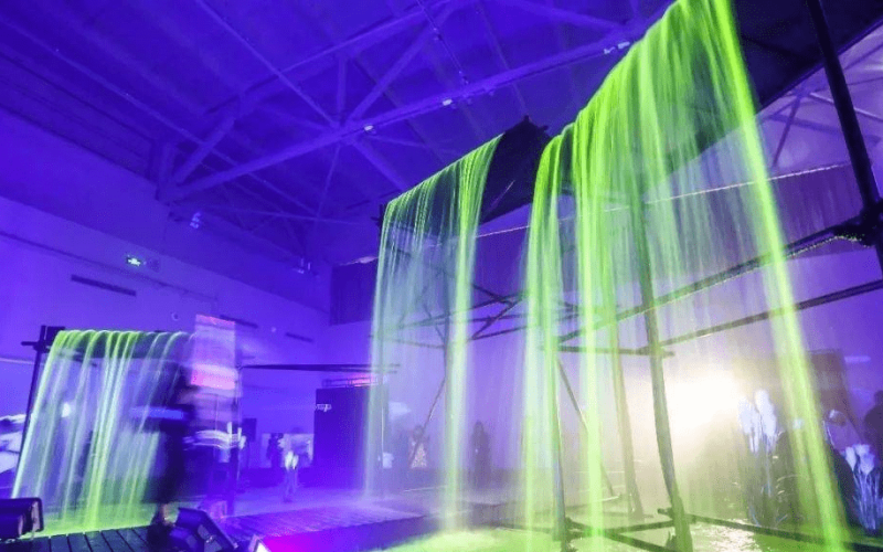 全息紗幕瀑布投影技術(shù)-蘇州好奇數(shù)字科技.png